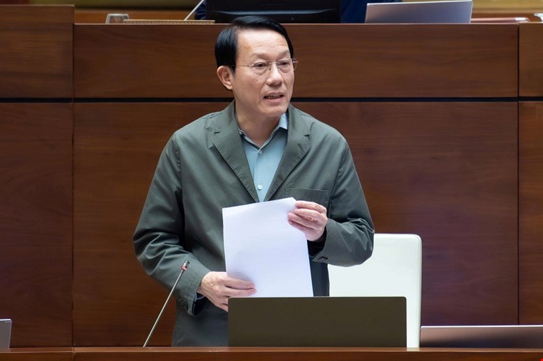 Minister of Public Security Luong Tam Quang explained and clarified a number of issues raised by National Assembly deputies regarding the draft Law on State Secrets Protection (amended).