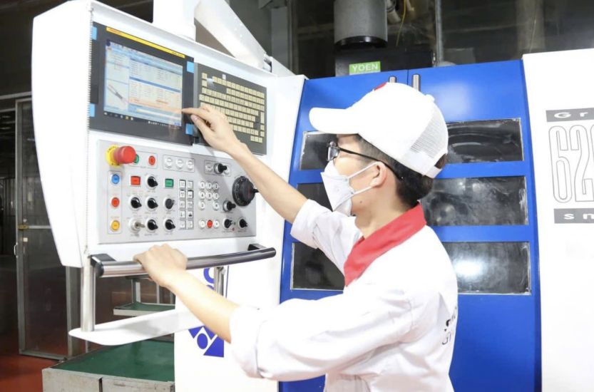 Las empresas y los trabajadores seran los sujetos en el uso de la energia de forma economica y eficiente. Foto: Hansiba