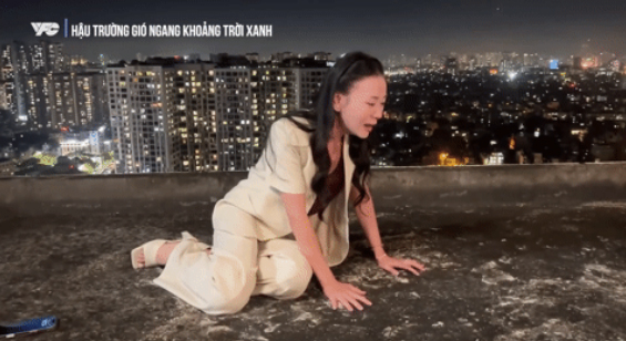 Phuong Oanh bi thuong o chan trong canh quay cua phim “Gio ngang khoang troi xanh“. Anh cat tu video