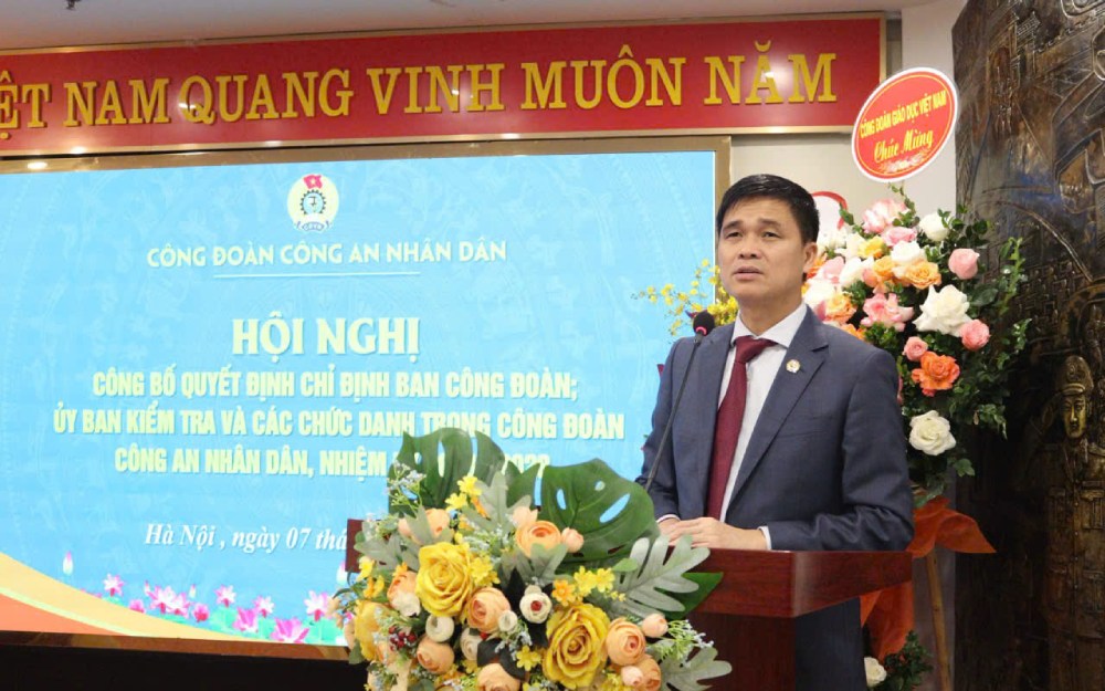 Comrade Ngo Duy Hieu spoke at the Conference on awarding decisions for positions in the People's Public Security Trade Union and positions in the People's Public Security Trade Union Inspection Committee. Photo: Quynh Chi