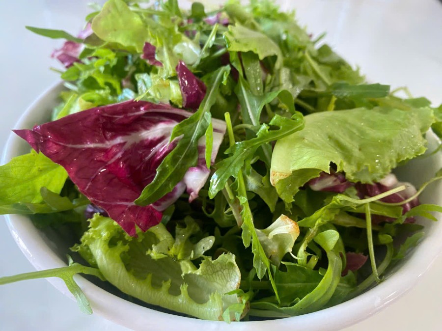 緑の野菜は、毒素を除去し、肝臓の健康を維持するのに役立つ繊維とビタミンを提供します。写真: トラ・ミー
