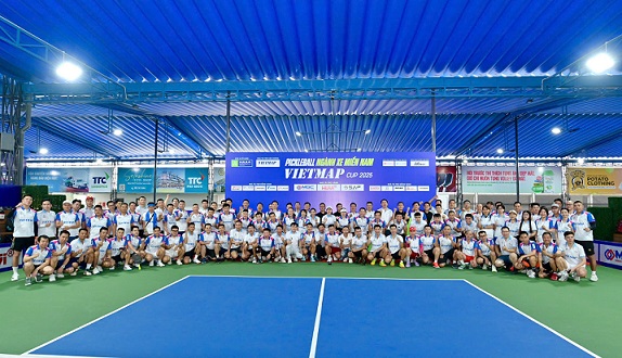 Giai dau quy tu su tham gia cua gan 200 van dong vien la cac can bo, cong nhan vien dang hoat dong trong linh vuc nganh xe. Anh: D.T