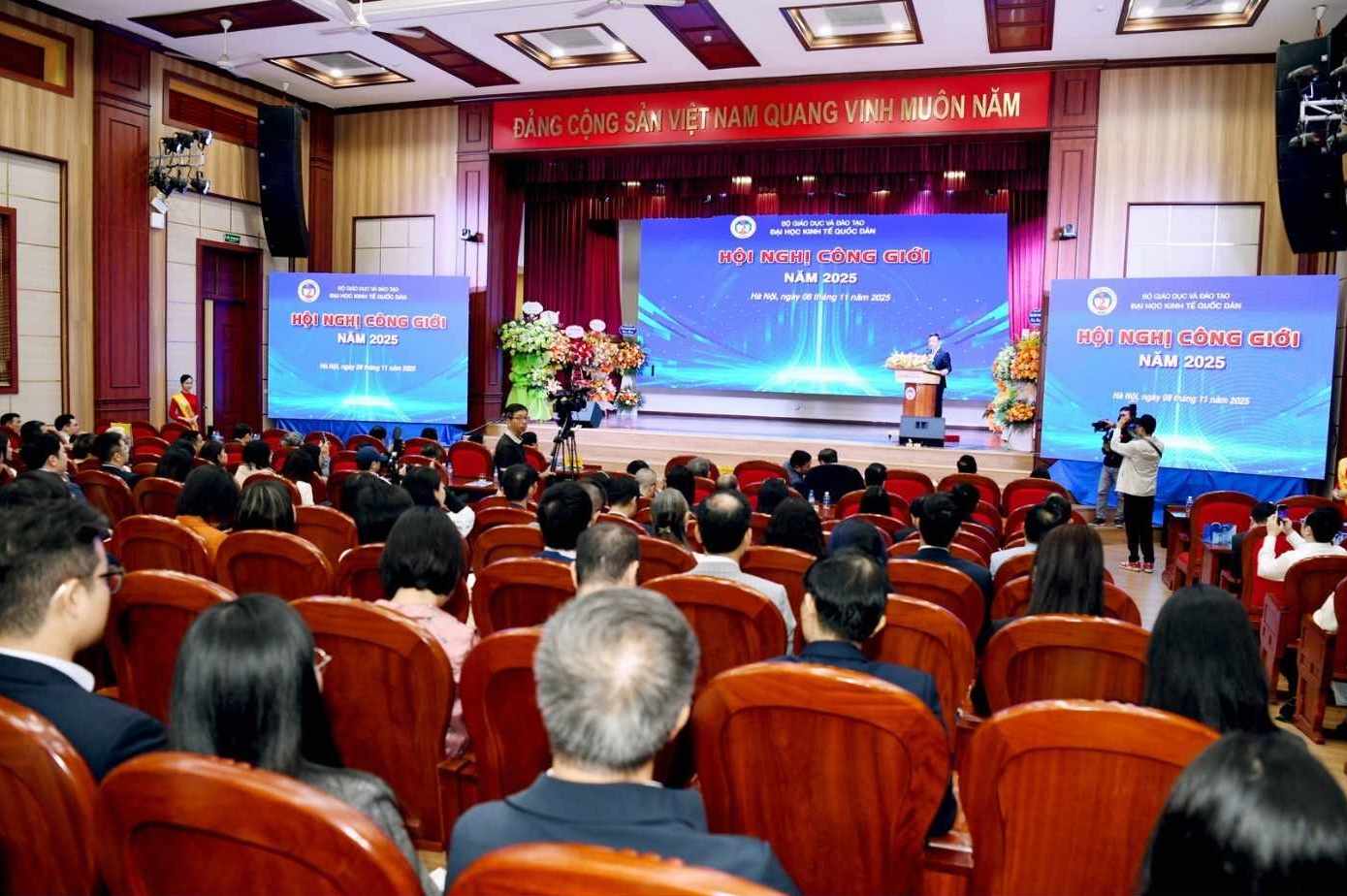 Toan canh Hoi nghi Cong gioi nam 2025 do Dai hoc Kinh te Quoc dan to chuc. Anh: Phuong Linh