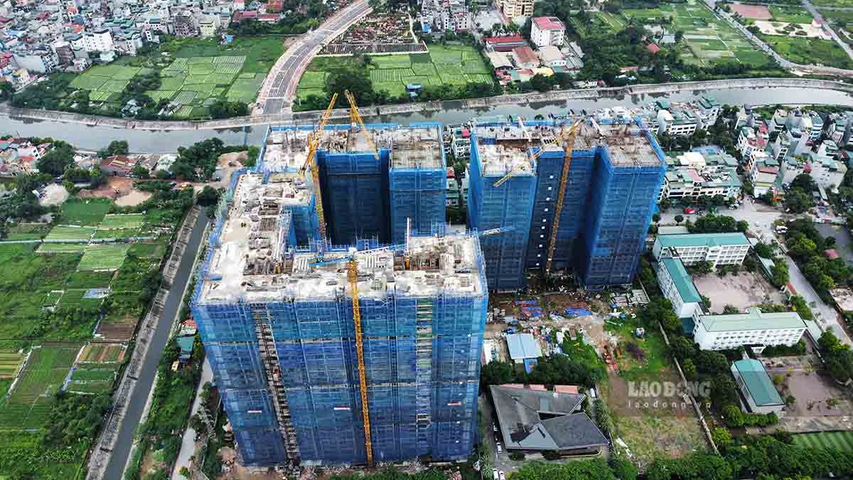 Most of the commercial apartment projects being implemented in Hanoi have an average price of over 70 million VND/m2. Photo: Nguyen Tung