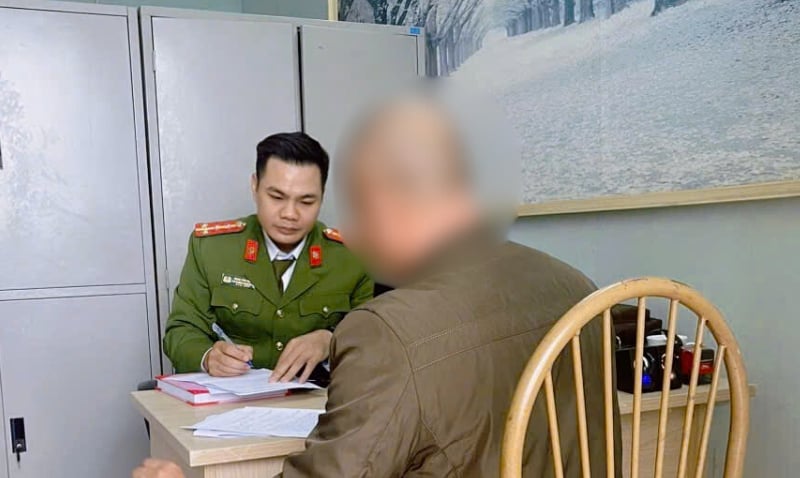 Image of citizen L.H.L working with the Police Agency. Photo: Hung Yen Provincial Police