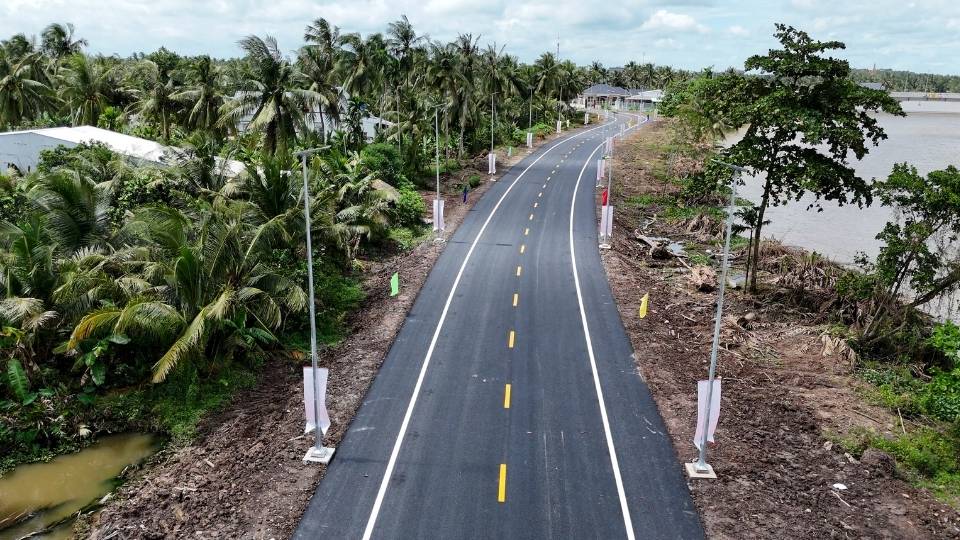 Du an ha tang giao thong moi giup phat trien kinh te dia phuong. Anh: Hoang Loc