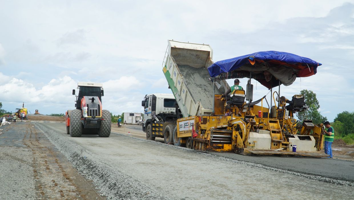 Can Tho - Ca Mau 고속도로 마지막 구간 시공 서두르다. 사진: Nhat Ho
