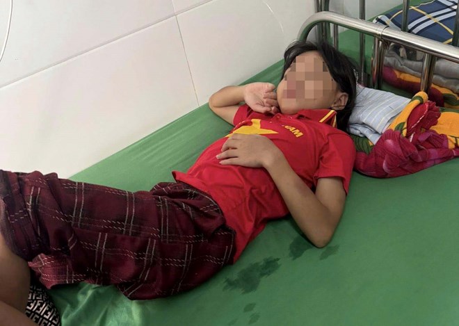 In a case of being abused by a stepfather, this behavior will be punished according to Decree 282. Photo: Van Sang