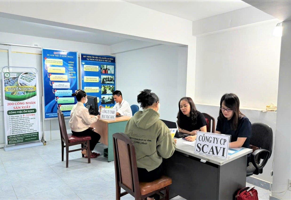 En noviembre las empresas de la provincia de Lam Dong necesitan contratar a mas de 2.600 trabajadores. Foto: Phuc Khanh