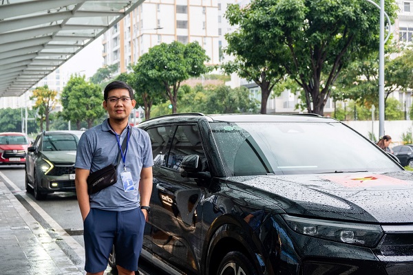 Anh Vo Trung Cuong (TP.HCM) cho biet se lua chon xe dien VinFast de tiet kiem chi phi va bao ve moi truong.