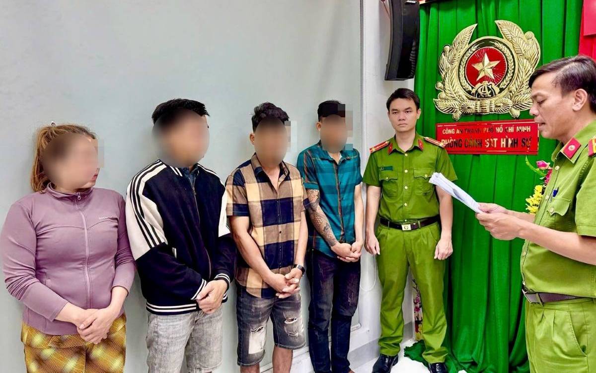 Bắt giữ 4 đối tượng trong vụ trộm cắp tài sản trị giá gần 600 triệu đồng trong khu công nghiệp. Ảnh: CA