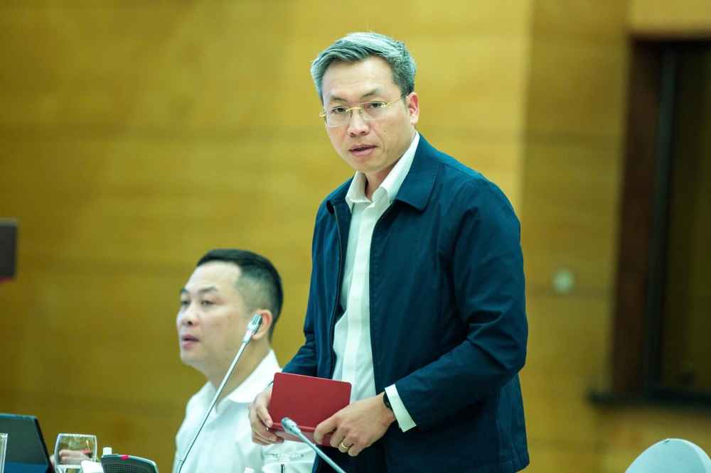 Thiếu tướng Nguyễn Quốc Toản trả lời tại họp báo về vụ án Hoàng Hường, Ngân 98. Ảnh: Phạm Đông