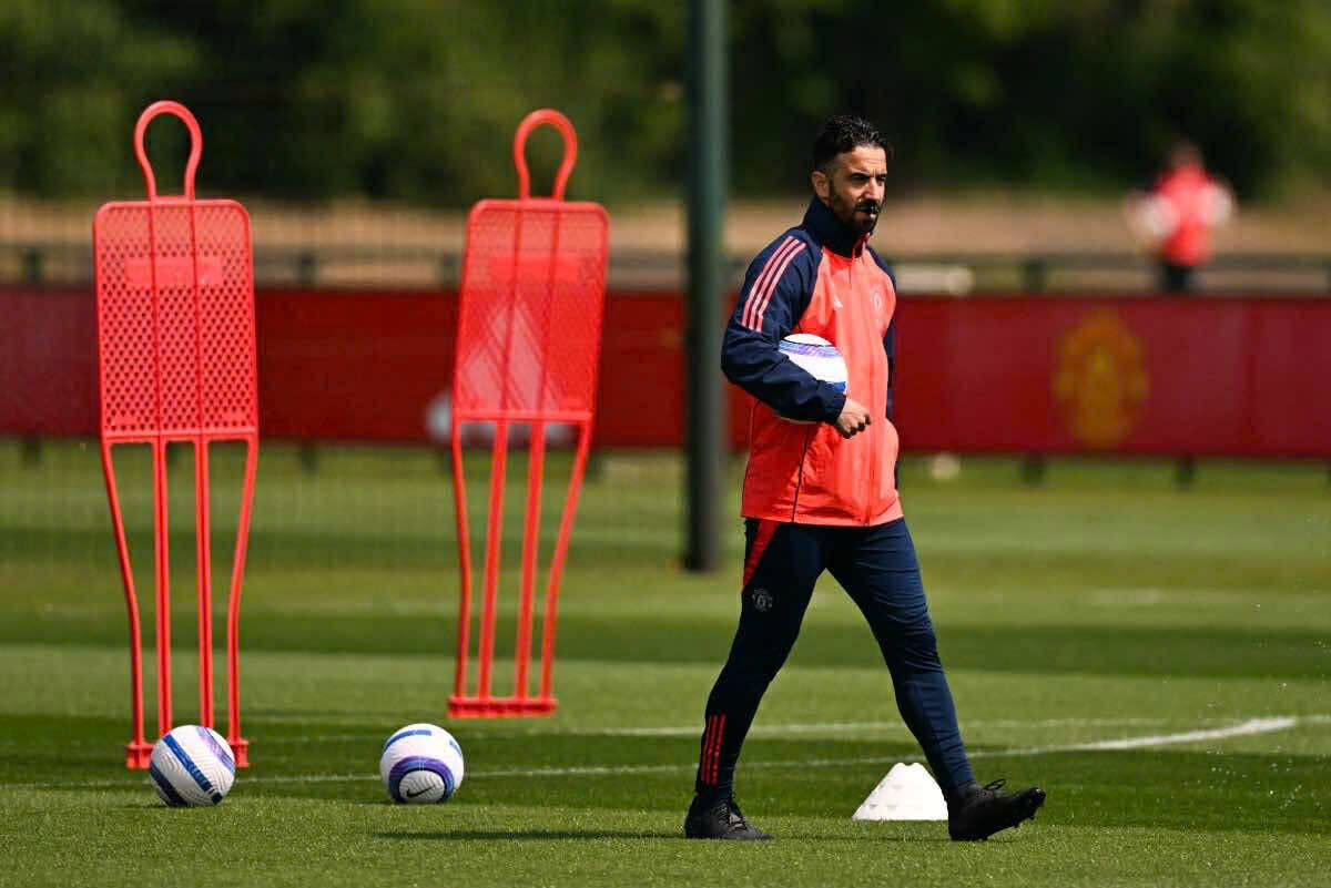 Ruben Amorim has to make an important decision on personnel this weekend. Photo: AFP