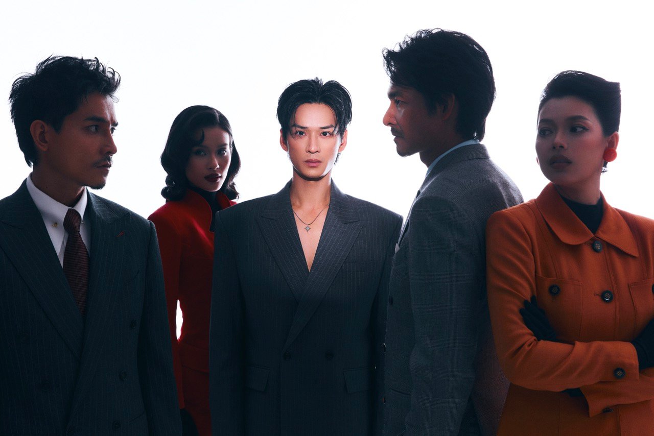 Tran Nghia and the stars of the movie "The Comfy Heart". Photo: Galaxy.