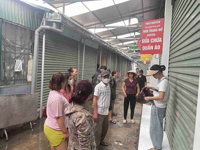 Tieu thuong cho Kinh Mon (phuong Kinh Mon, TP Hai Phong) tap trung phan anh viec bi can tro kinh doanh. Anh: Hai Minh