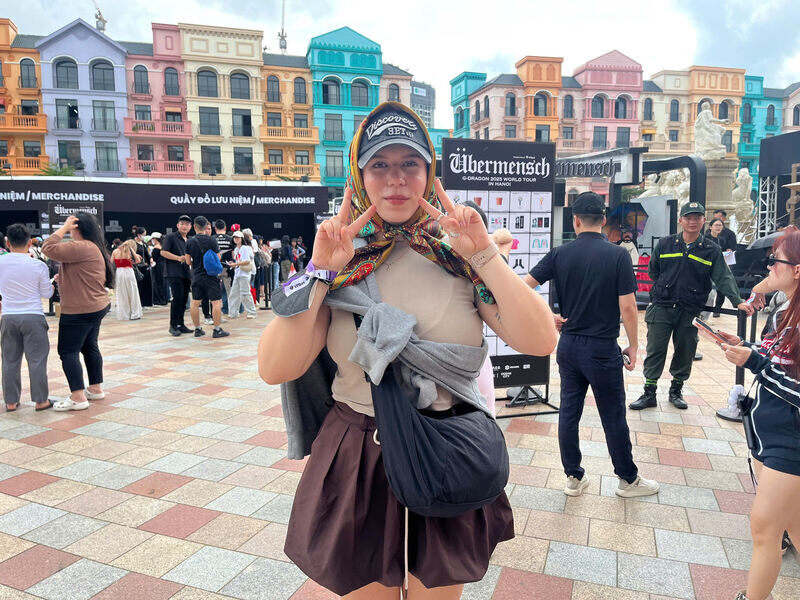 Du khach Nga da khong ngan ngai dat ngay ve “du idol” du chi co 1 thang du lich tai Viet Nam. Ảnh: Tuong Vy