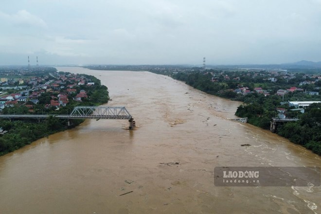 Tàn tích cầu Phong Châu cũ được rao bán từ 3,2 tỉ đồng