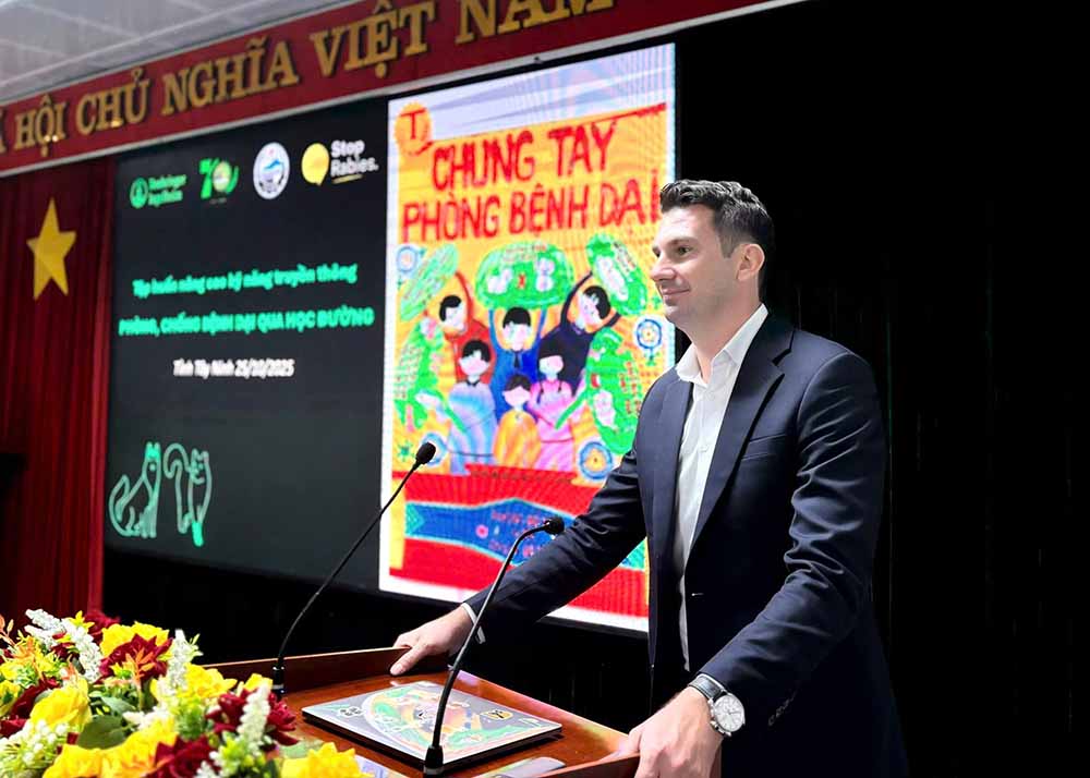 ベーリンガーインゲルハイムベトナム獣医薬会社ゼネラルディレクターのニクラス・ビルクナー氏がイベントで講演した。写真: グエン・ホアン