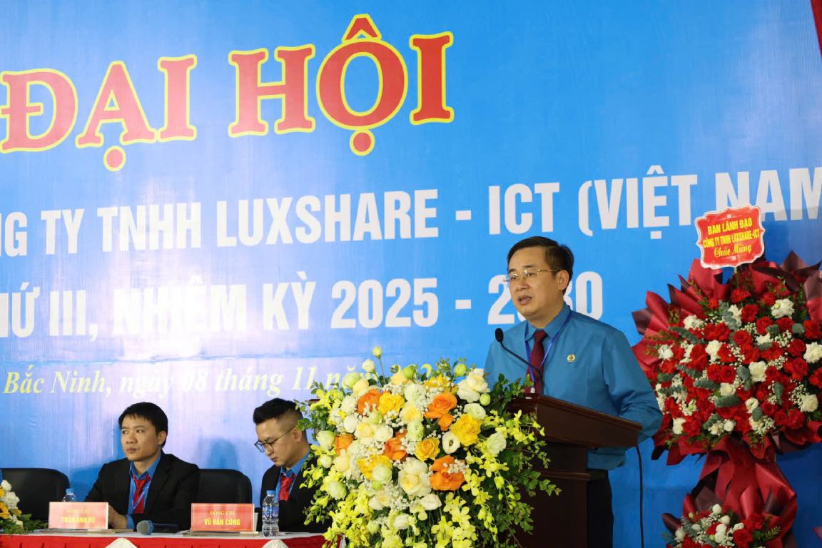 Ong Thach Van Chung - Tinh uy vien, Pho Chu tich Uy ban MTTQ tinh, Chu tich Lien doan Lao dong tinh Bac Ninh phat bieu tai dai hoi. Anh: Quyet Chien