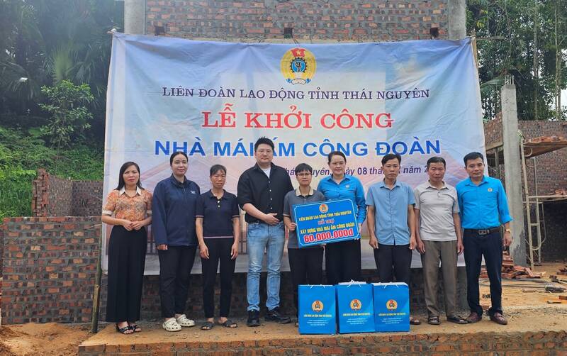 The Thai Nguyen Provincial Federation of Labor supports the construction of the Trade Union Shelter. Photo: Thai Nguyen Trade Union