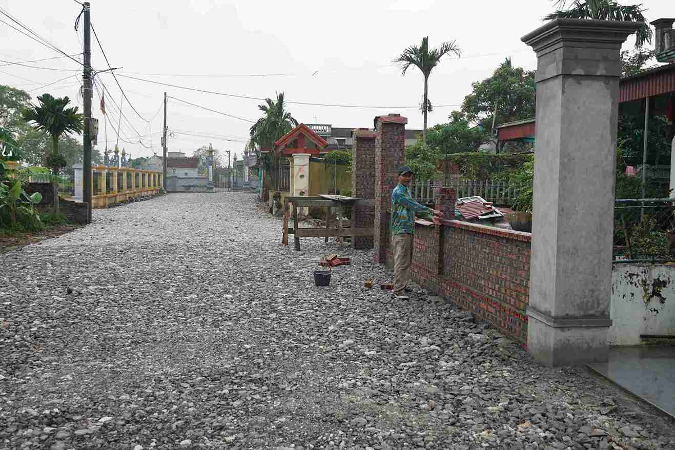 Hung Yen registra muchas familias donando tierras para construir infraestructura. Foto: Tu Uyen