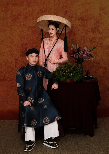 Diem nhan trong bo anh la concept ao dai truyen thong, ghi lai khoanh khac tan lang - tan nuong khoe net dep van hoa Viet.