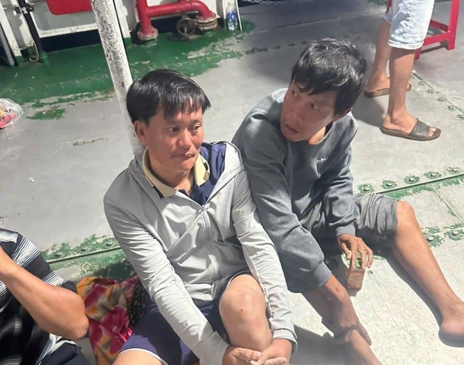 Anh Quang va anh Sanh cung da duoc cuu song trong ngay hom nay. Anh: Tuyet Linh