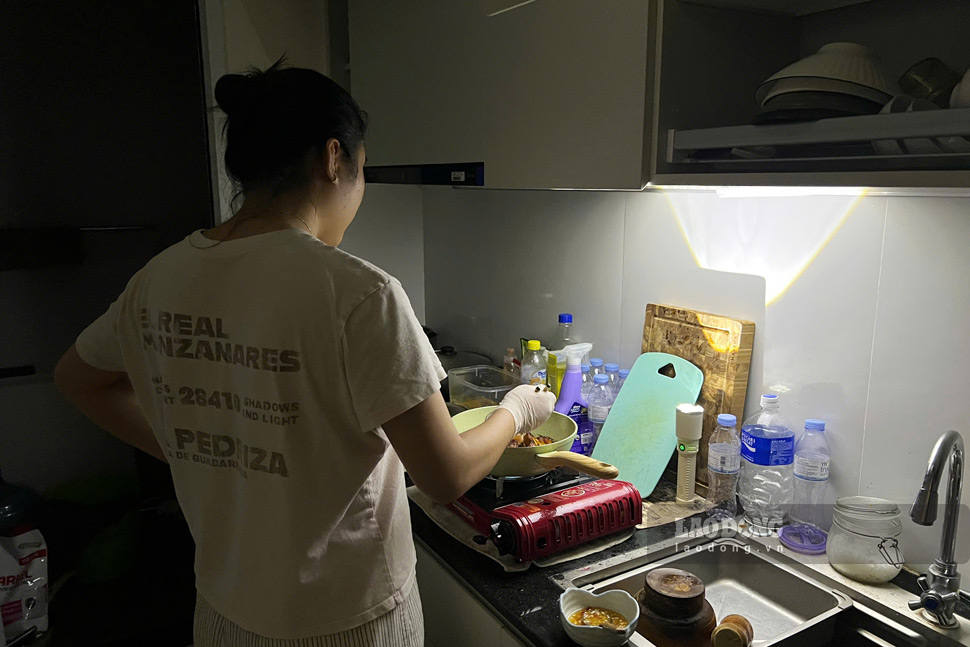 Den toi 8.11, nhieu noi o trung tam Quy Nhon van mat dien. Anh: Hoai Phuong