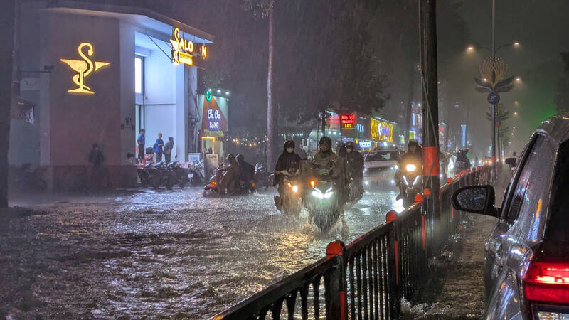 La pluie du soir du 8 novembre a dure a Ho Chi Minh-Ville. Photo : Anh Tu