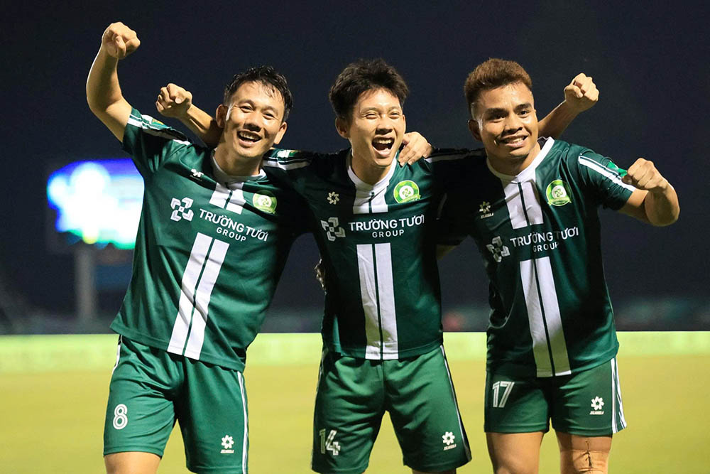 Dong Nai fresh School temporarily climbed to the top of the National First Division 2025-2026. Photo: Binh Le