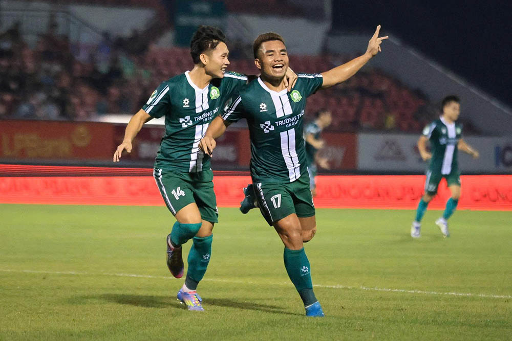 Ho Thanh Minh ghi ban thang thu 3 sau 2 tran. Anh: Binh Le