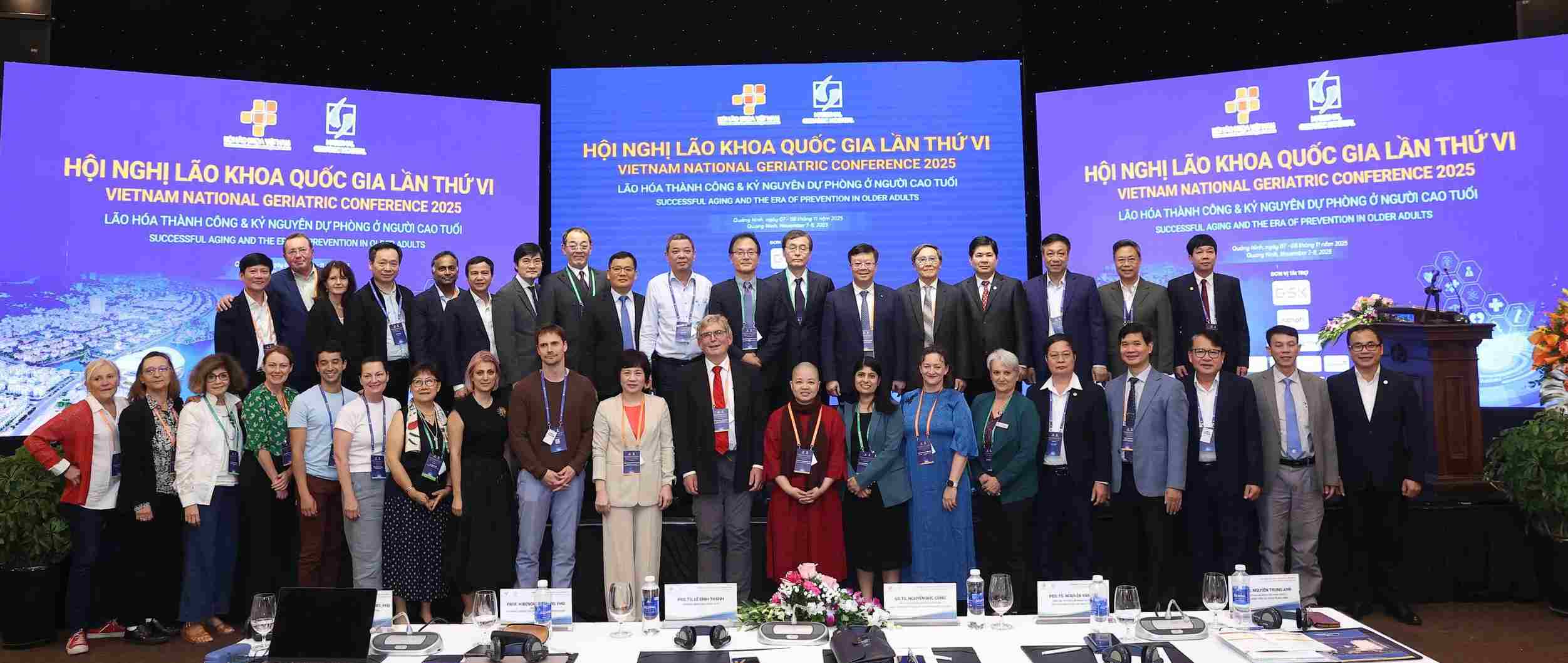 Cac chuyen gia trong nuoc va quoc te chia se tai Hoi nghi Lao khoa Quoc gia lan thu VI. Anh: BVCC