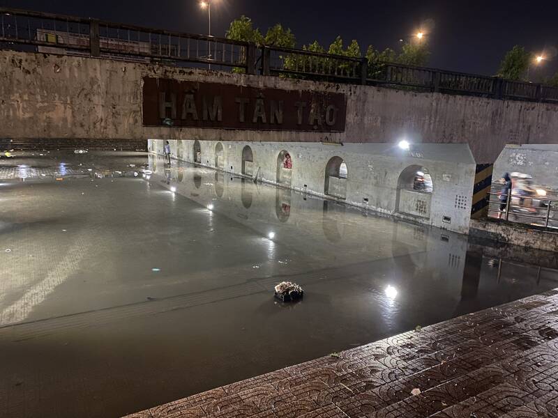 Khu vuc ham Tan Tao bi ngap nhe. Anh: Huu Huy