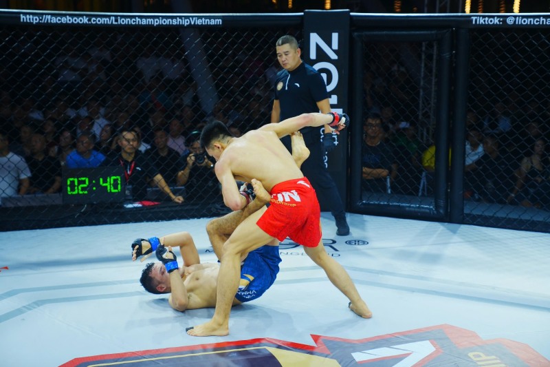 Phuc Hau (do) thang an tuong truoc Anh Duc. Anh: Yen Chi