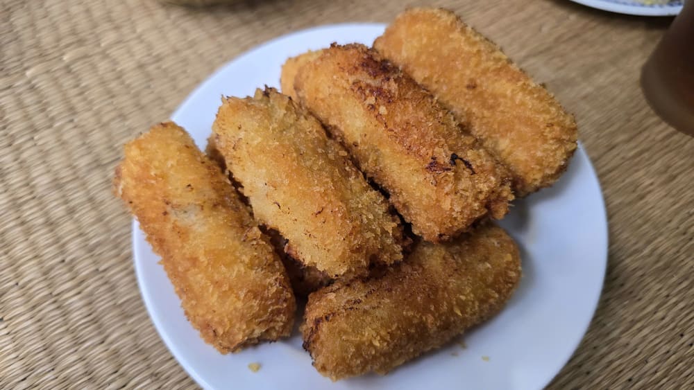 Seafood Nem is an easy-to-process dish, suitable for enjoying on weekends. Photo: Tuan Dat