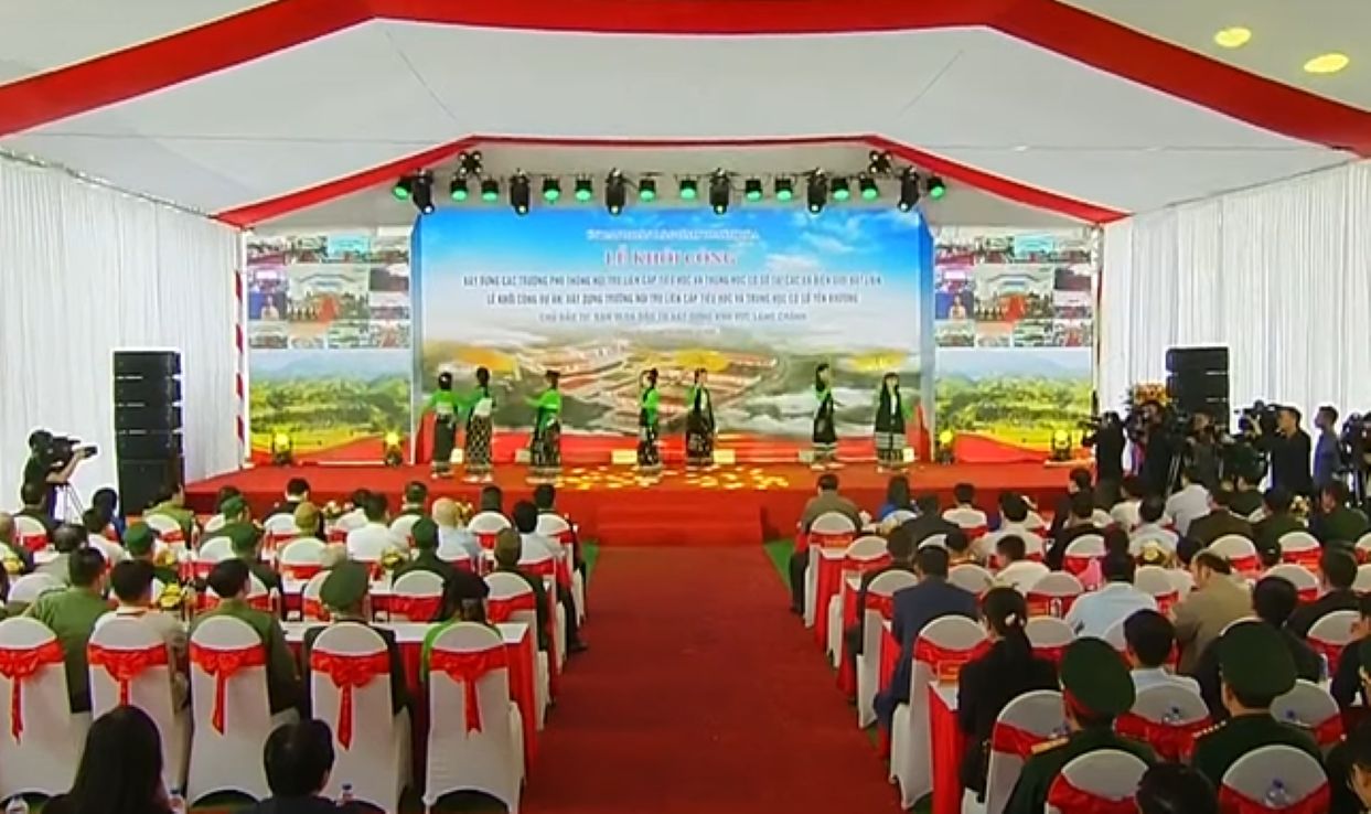 Toan canh buoi le. Anh: Tran Lam