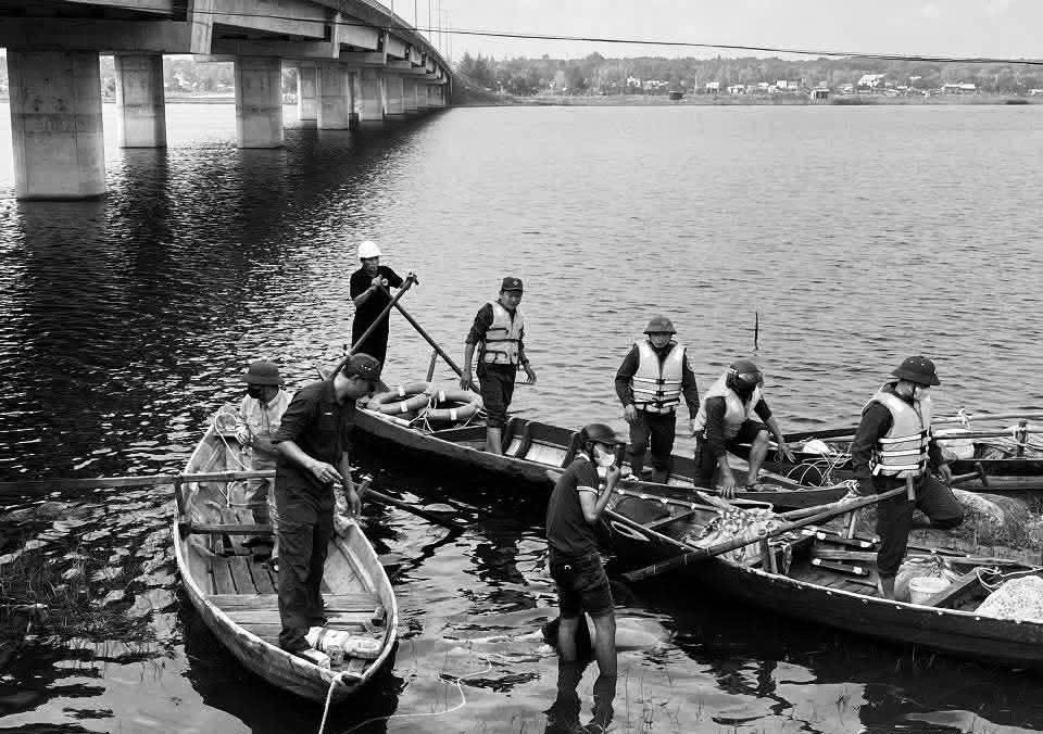 Khu vuc chan cau Truong Giang, phuong Quang Phu, Da Nang - noi phat hien thi the nam thanh nien troi dat. Anh: CACC