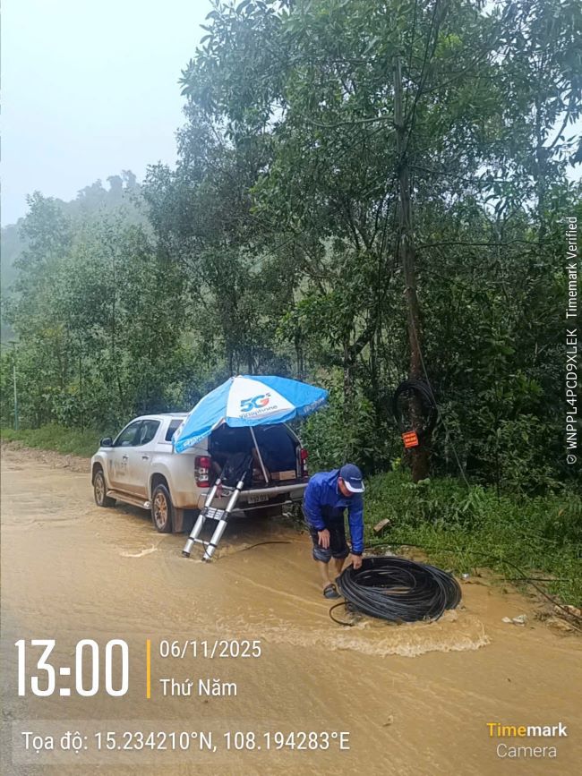 VNPT san sang trang thiet bi moi luc moi noi ung cuu thong tin. Anh: VNPT