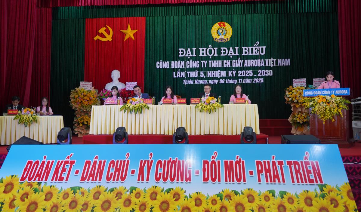 Dai hoi Cong doan Cong ty TNHH Cong nghiep giay Aurora Viet Nam. Ảnh: Mai Dung