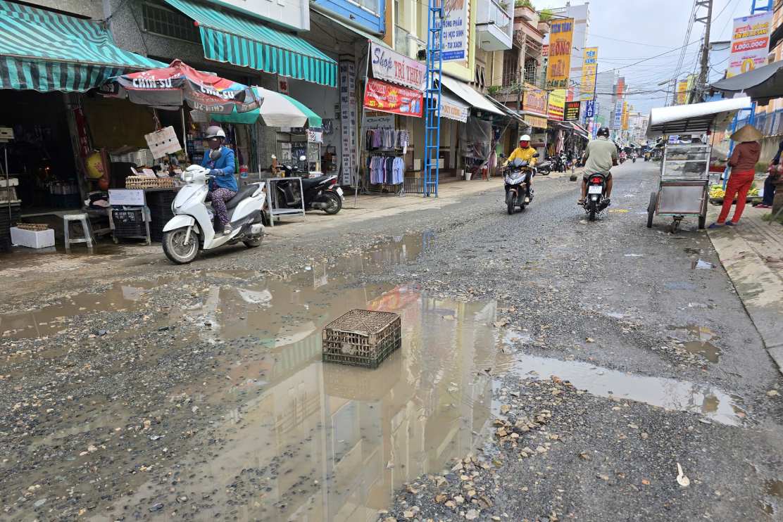 Duong o cho Binh Thuy cung tan nat.