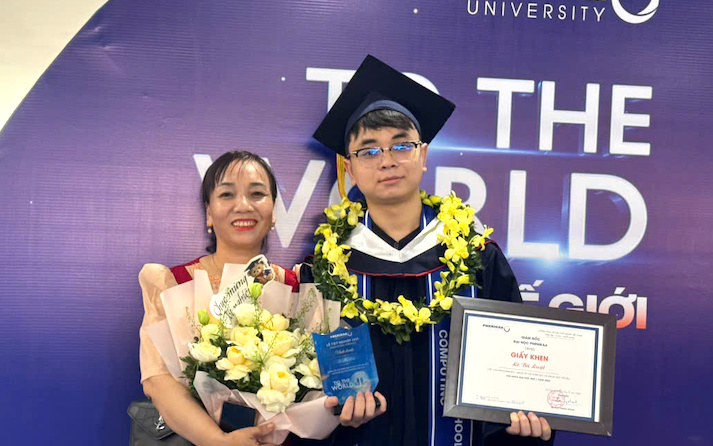 Le Ba Luat cung me tai le tot nghiep ngay 9.11. Anh: Van Trang