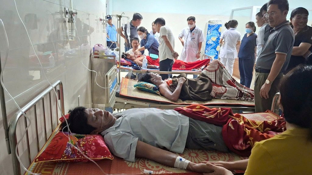 생존자 3명은 모두 리선 빈 특구 군민 의료 센터에 입원해 있으며 건강 상태가 점차 안정되고 있습니다. 사진: 비엔 응우옌