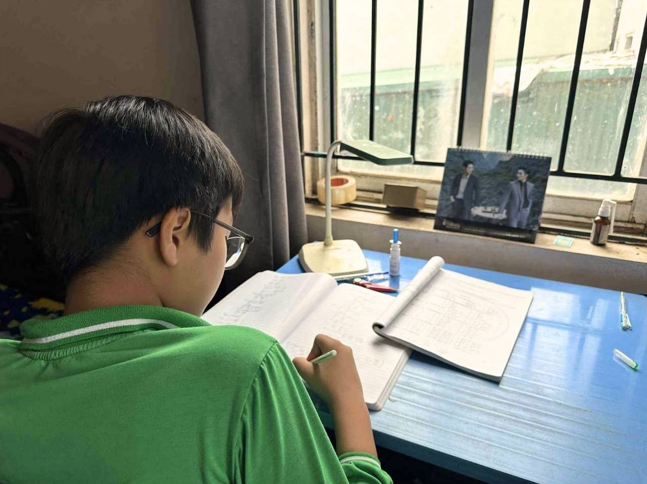 According to Decree 282/2025/ND-CP, the act of not educating family members who are children will be subject to a fine of 10 - 20 million VND. Photo: Phuong Anh