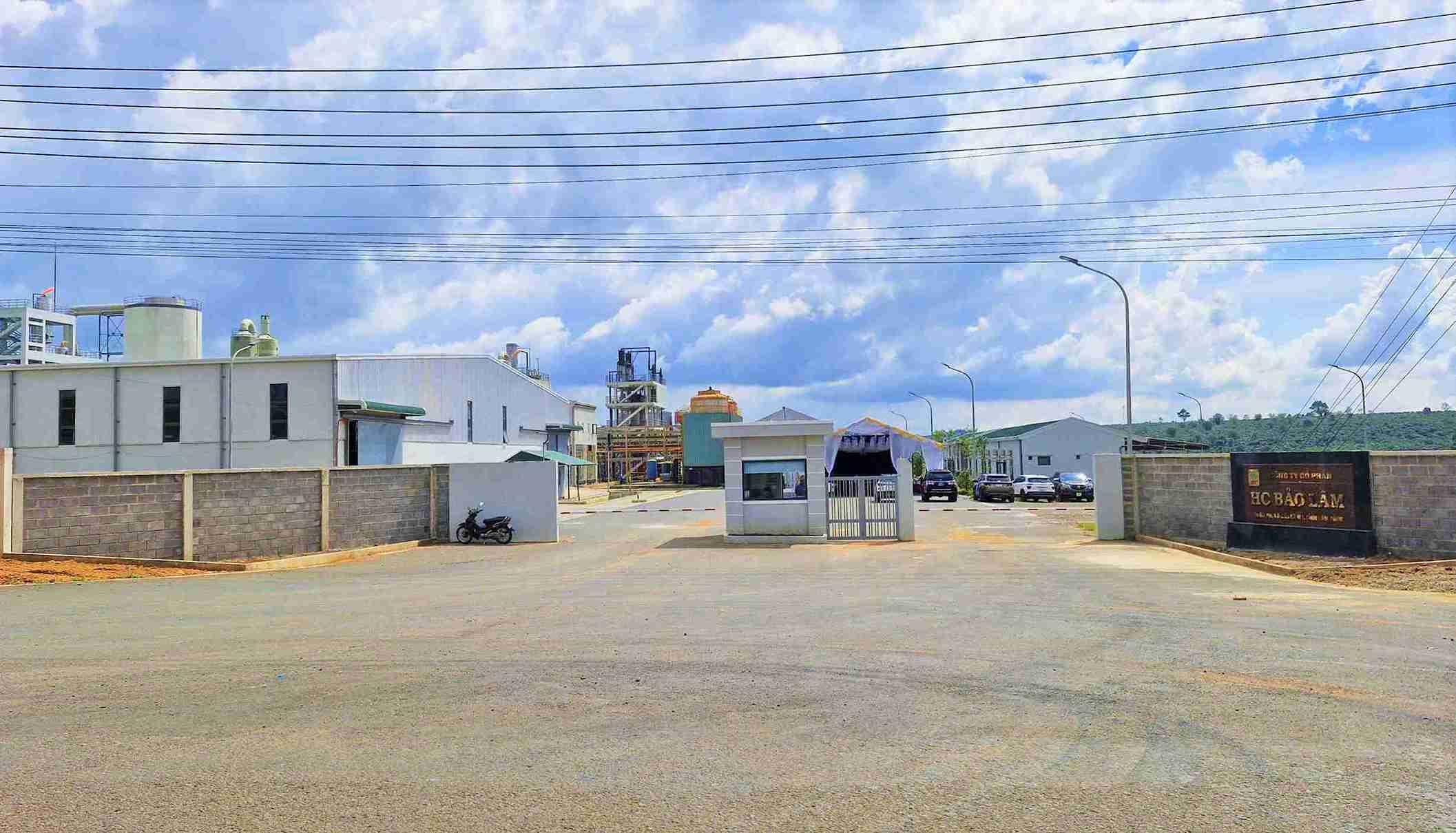 Cong ty Co phan HC Bao Lam noi xay ra vu no khien 2 cong nhan thiet mang. Anh: Nguyen Quan