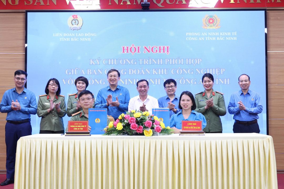 Lanh dao LDLD tinh Bac Ninh ky chuong trinh