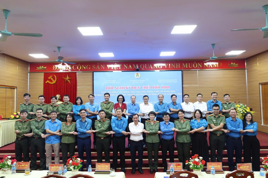 Cac dai bieu chup anh luu niem. Anh: Quyet Chien