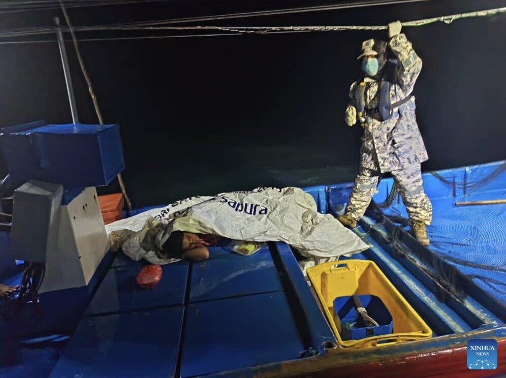 One survivor of the shipwreck was lying on a boat off the coast of Kedah, Malaysia, on November 9, 2025. Photo: Xinhua