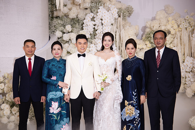 The wedding of Miss Do Thi Ha and businessman Nguyen Viet Vuong.