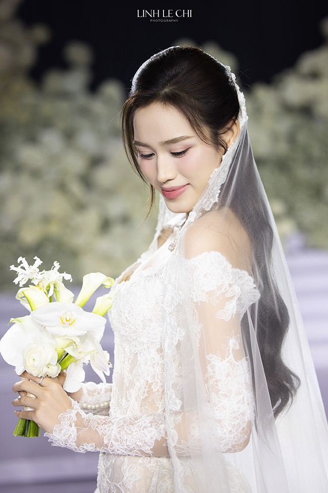 Nhan sac xinh dep cua co dau Do Thi Ha. Anh: Le Chi Linh