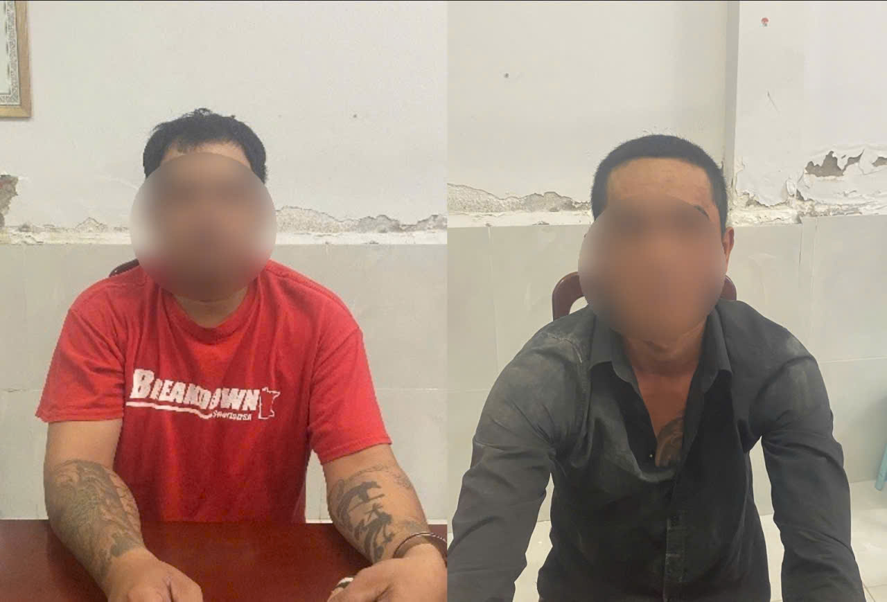 2 đối tượng bị bắt quả tang trộm dây điện. Ảnh: Công an cung cấp